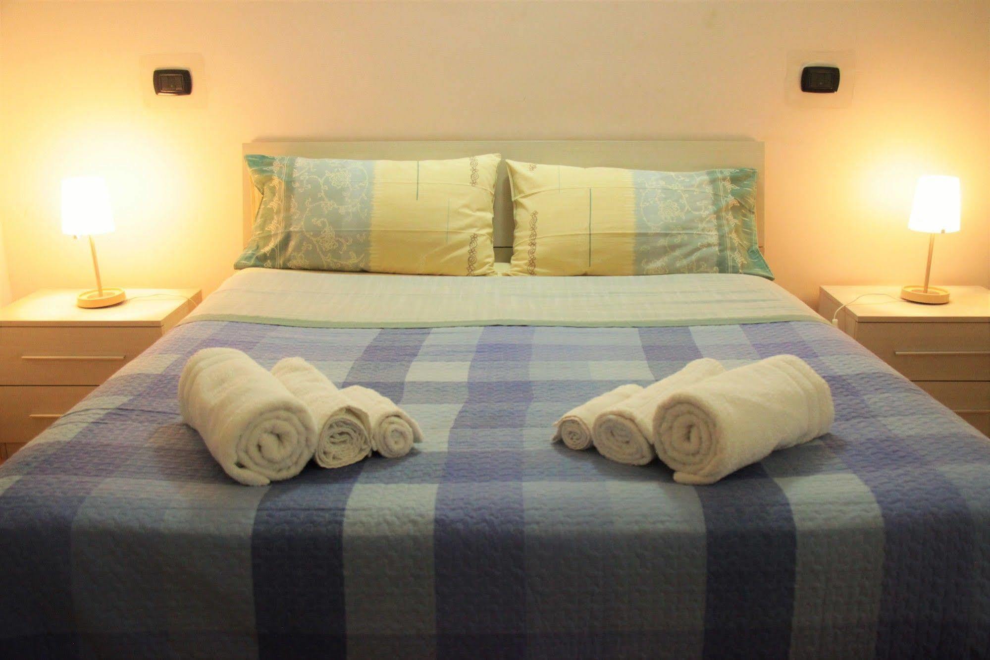 Hello Roma B&B Bagian luar foto