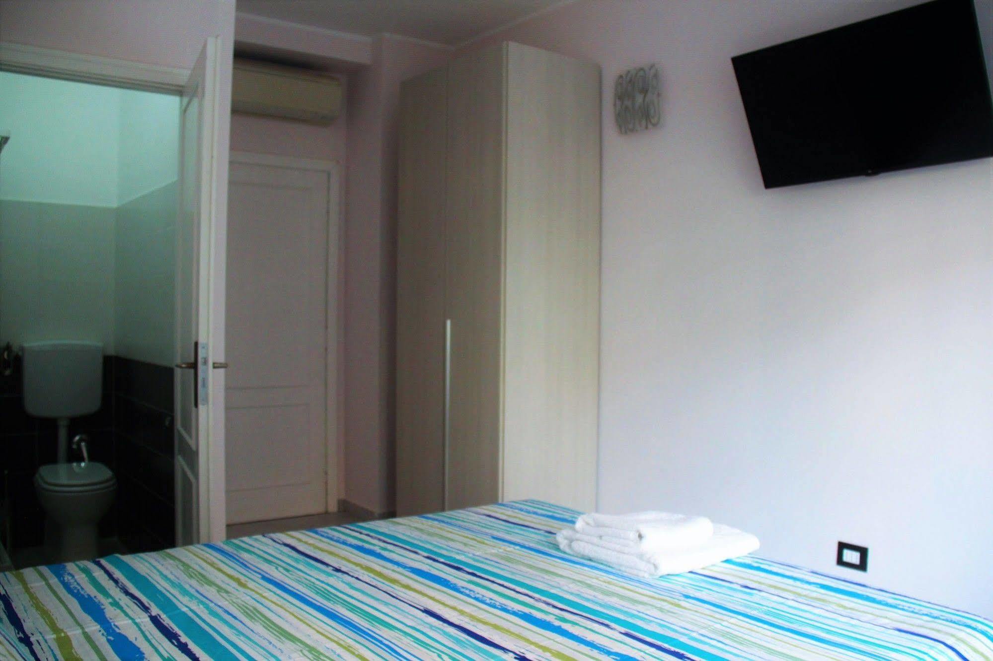 Hello Roma B&B Bagian luar foto